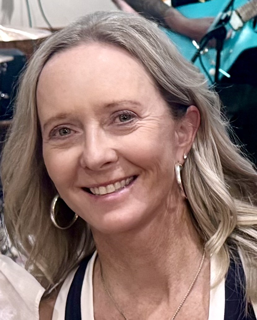 Kelly Hodge Headshot